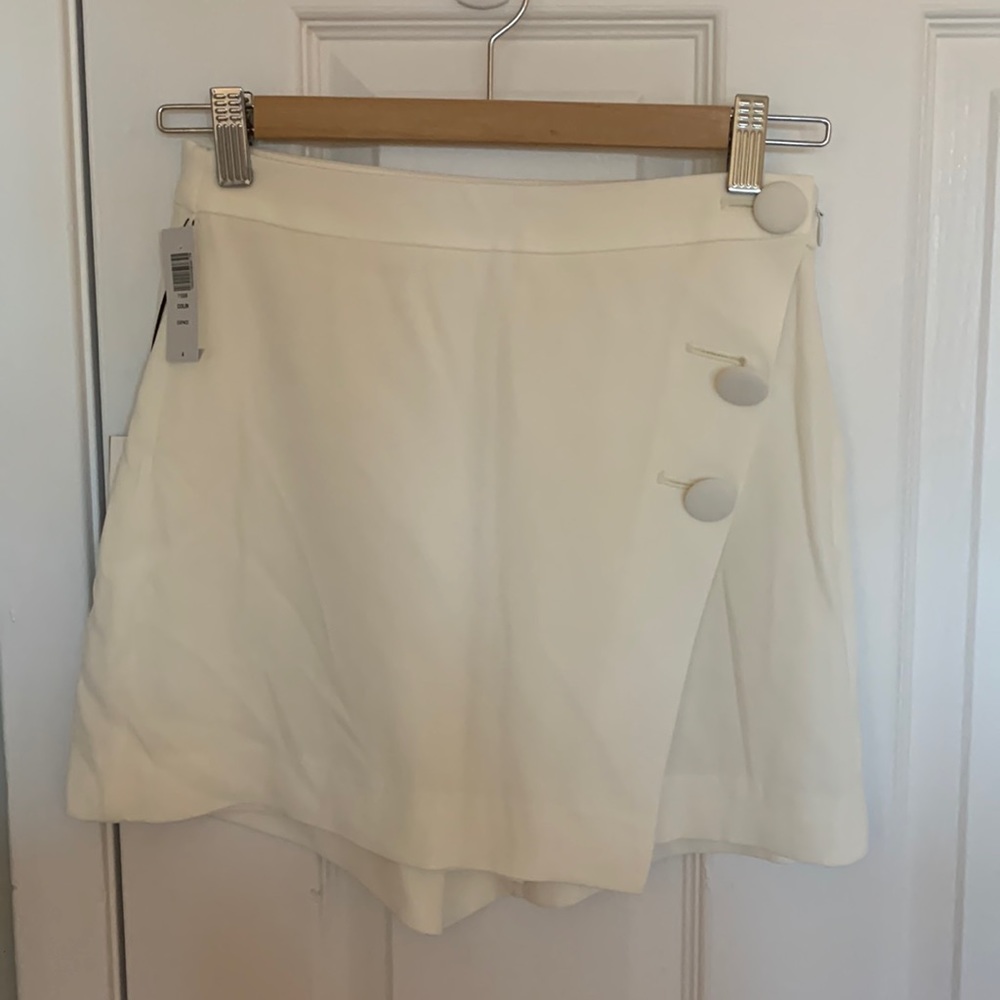 Brand new Wilfred skort
